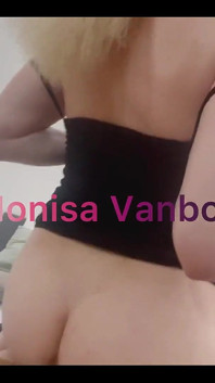 Disfrutando de un momento increíble con una polla gorda en mi boca y mi culo