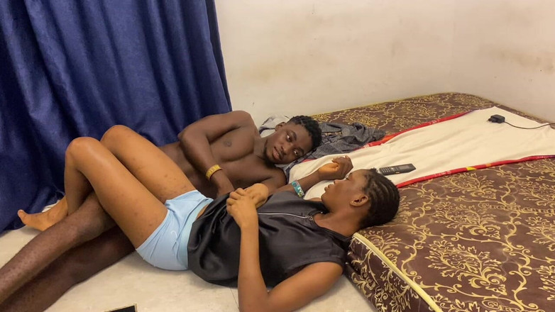 NaijaTeens: Menunggang zakar hitam besar jiran miang saya