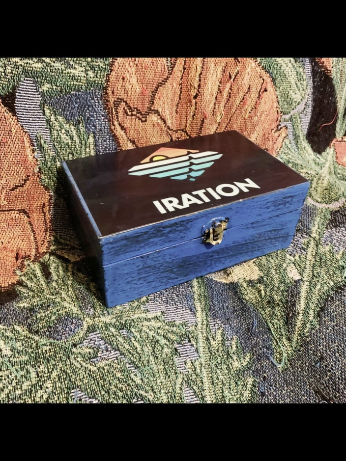 Suzy Wylde: Suzy Wylde Adalah Pencipta Yang Mencipta Barangan Seni &amp; Boleh Digunakan