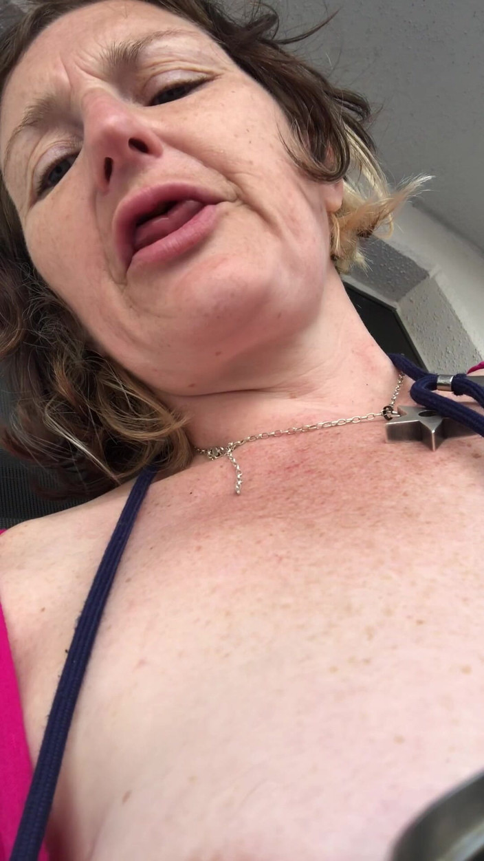 MistressWriggler: 在得克萨斯州达拉斯失去大黑童贞时洒了茶