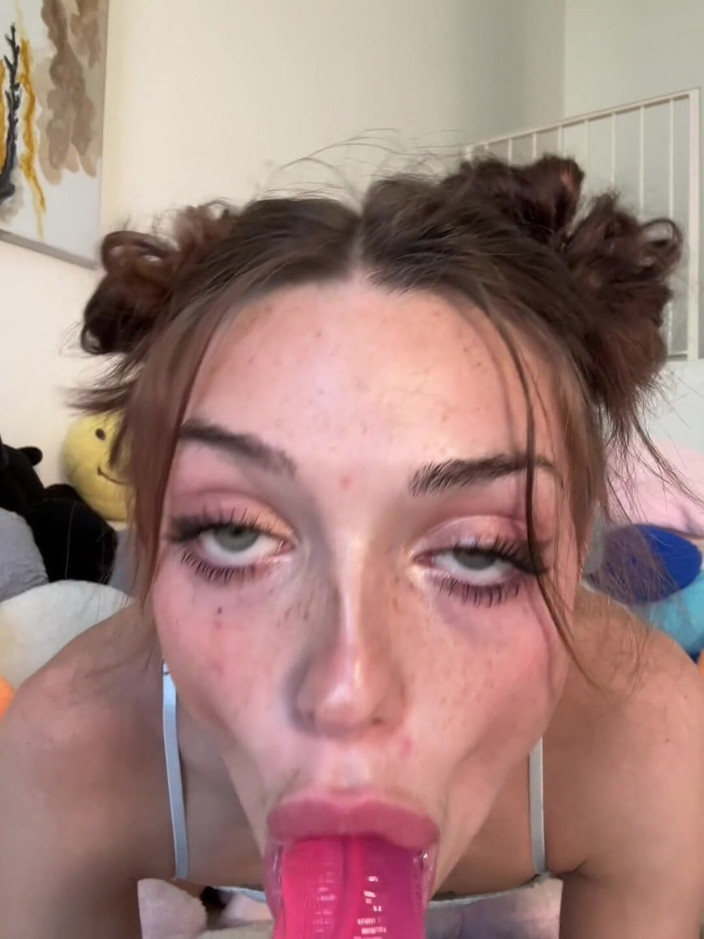Shrooms Q: Shr00ms Q s’enfile un gode et un Hitachi