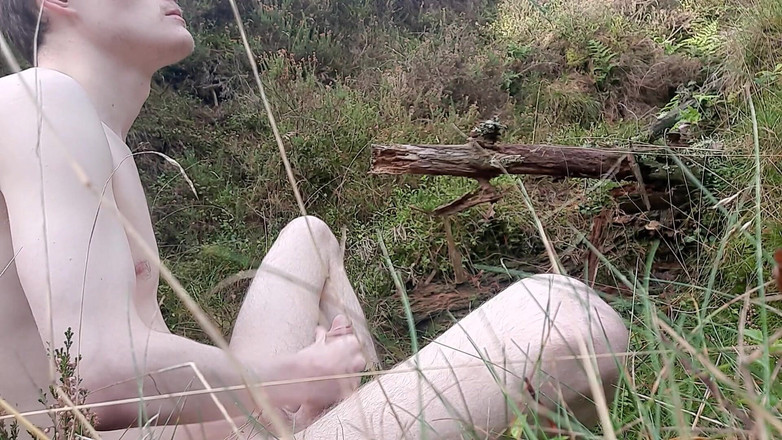 Forest Boi: Masturbazione all'aperto