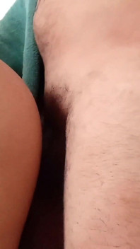 Drsný sex skončil ejakulováním do její pusy a on ji pořád šukal