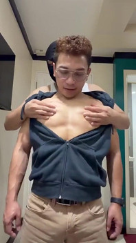 All set - commençons à baiser ! Asia Twink s’excule à l’hôtel