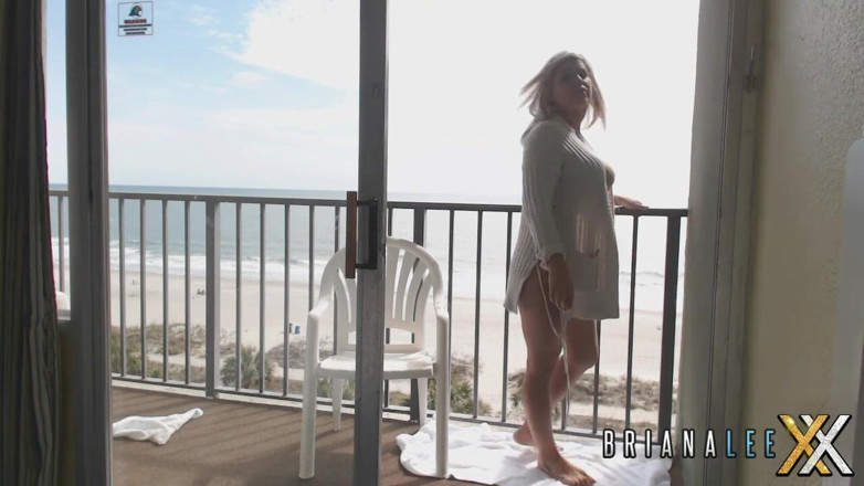 Candyman Productions: Briana Lee - diventando cattiva sul mio balcone