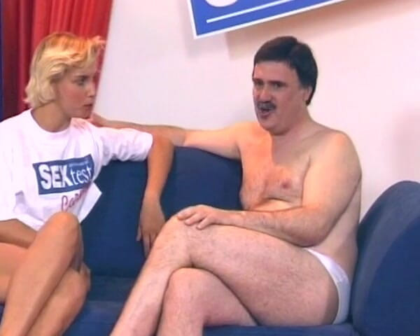 German's Young Babes: Lei è la bionda perfetta dalla germania a cui piace fare...