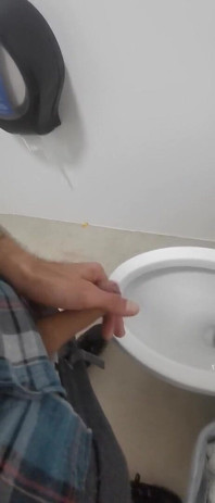 男人的公共洗手间让我变得如此饥渴