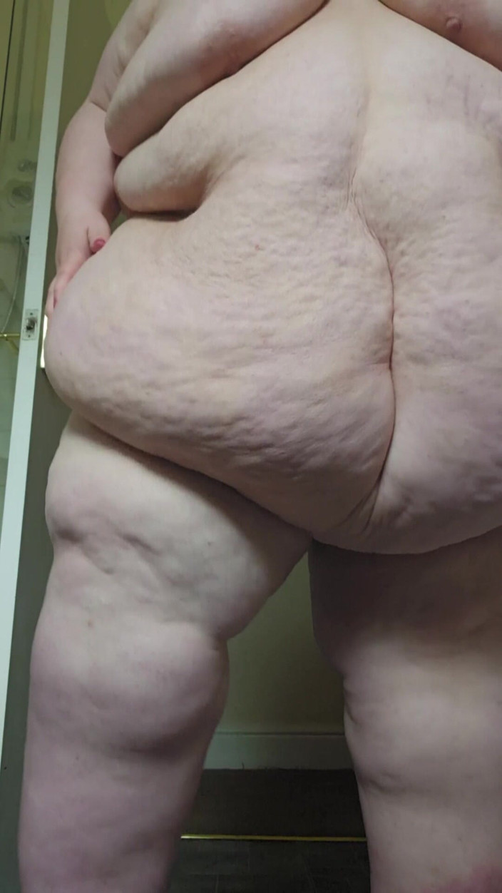 SSBBWLadyBrads: SSBBW gigant idzie w ciebie