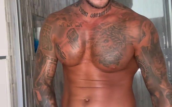 BoyGym: 玩弄我的半硬宝格万娜发现吗？