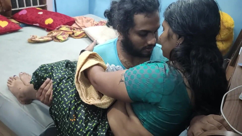 Vaigavarun45: Mallu empregada e chefe quente romance em cozinha e foda...