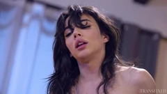 Transfixed - Cadence Lux tóc vàng nóng bỏng phun nước khi cô bé Ariel Demure đụ cô ấy mạnh bạo & bắn tinh vào âm hộ của cô ấy