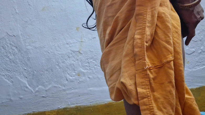 Busty Banuu: Pembantu rumah bertetek besar mengongkek blowjob