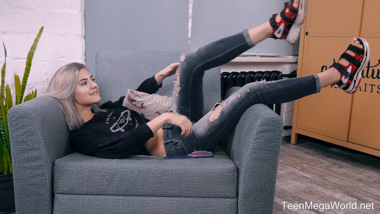 Teen Mega World: ピンクは濡れたマンコに良いです