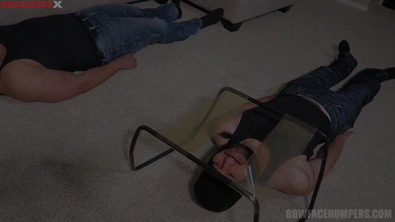 BodaciousX: Пишні сидіння на обличчі з Каліста Роксс і Смачно