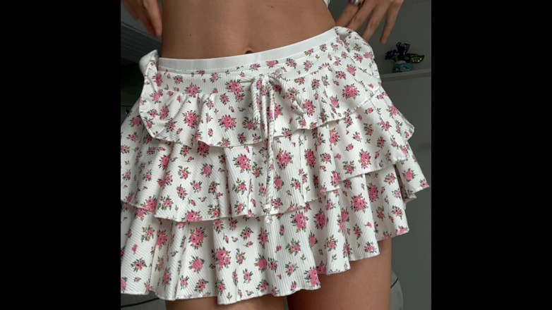 Ms_Emmy_Lynn: Zpomalené škádlení sukní