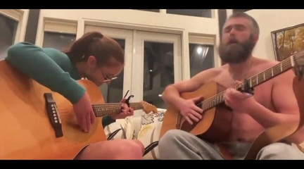 BrandiBraids: Derek dan aku menulis lagu orisinal