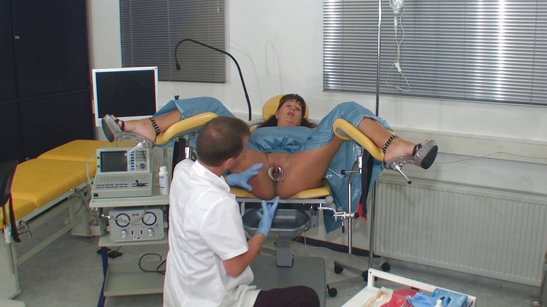 Rubber & Clinic Studio - 1ATOYS: Клізму й дзеркала сечового міхура