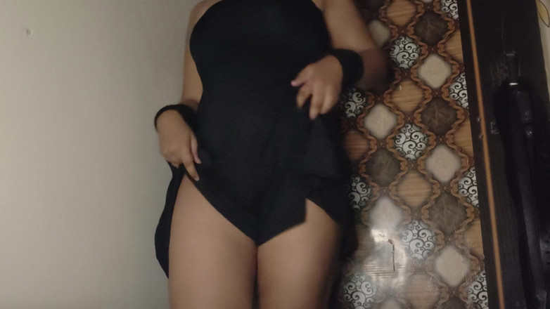 Kritisen: Quitarse y usar el vestido de una manera seductora