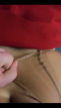 Le père Noël est bon avec une milf mariée infidèle excitée 222