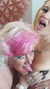 Granny Ahegao Fingering Blonde's Dripping Pussy Wild
