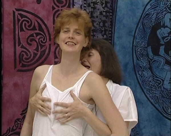 YOUR FIRST PORN: Anne &amp; Janine - Reife Muttis kommen Laut - Anne &amp; Janine - mamás maduras...