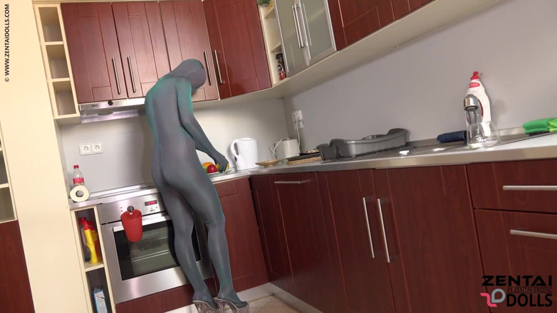 ZentaiDolls: Alexa Chrystal zentai'de işten sonra özel video