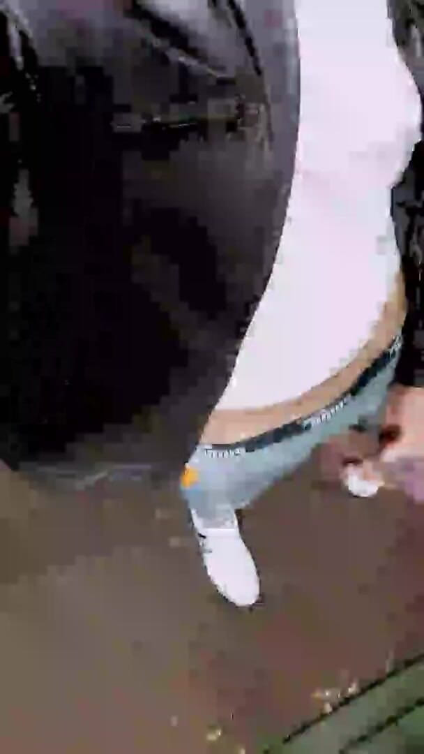 Slutboyben: Slutboyben cam4 性感手电筒暴露者在公共场合