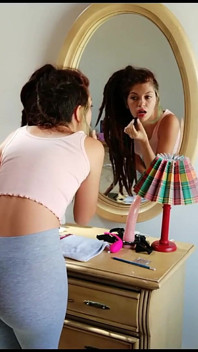 I Accidentally Pee Myself in Gray Leggins While Putting Makeup on