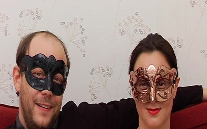 Filles Francaises: Французская шлюха в маске трахает страпоном своего мужчину перед камшотом на лицо