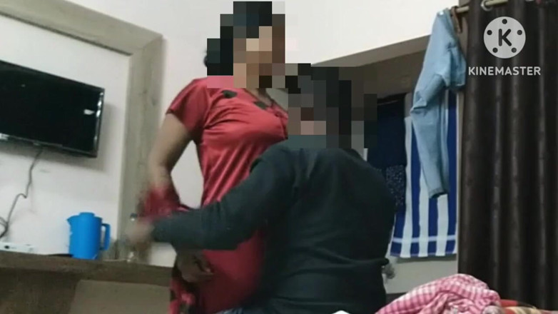 Priyanka Bhabi: Sexy bengálská Boudi si užívá líbánky, celé video