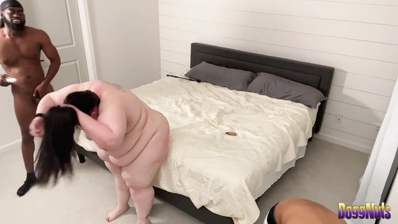 DoggVision: Doggnuts -的超级胖美女3P高潮