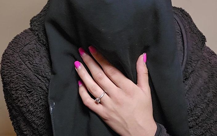 MiaNIqab: У тебя крошечный хуй, так что я одеваюсь, Mia Niqab