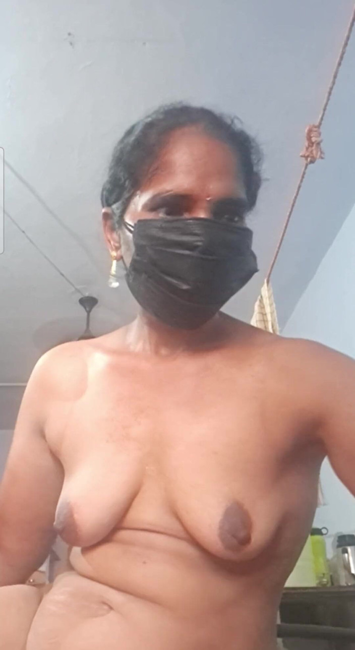 Jayaselvi: Makcik Tamil menjolok dan air kencing berlalu