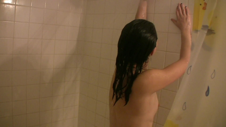 TeenXXX Stories: To the beautiful girl while she shaves her pussy I...