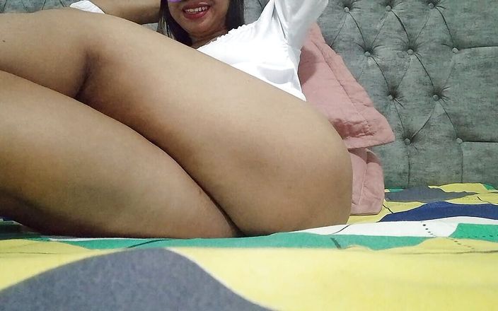 PATY PATY: Impressive!! the Erotic and Bandit Young Girl Opens Her Pussy...