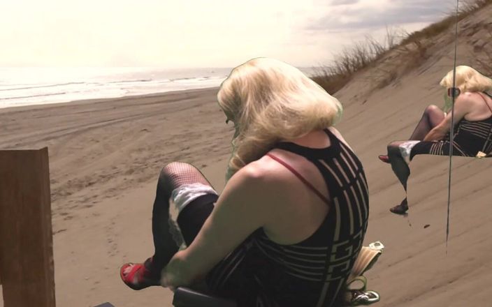 Mrs Samantha: Mevrouw Samantha verkleedt zich in een witte onderrok en een...