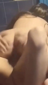 Il primo appuntamento e mi fotto questa magra studentessa di sesso vero fatto in casa