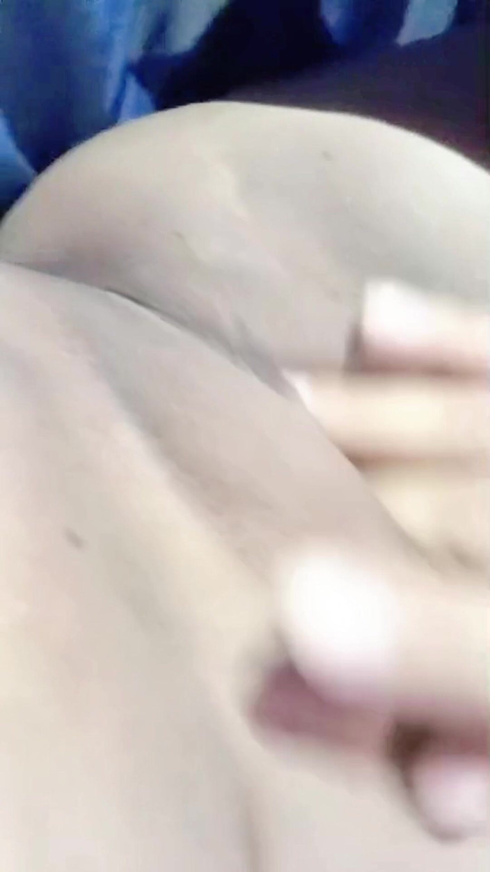Sofixxx: Fille potelée avec un désir de bite et avec de...
