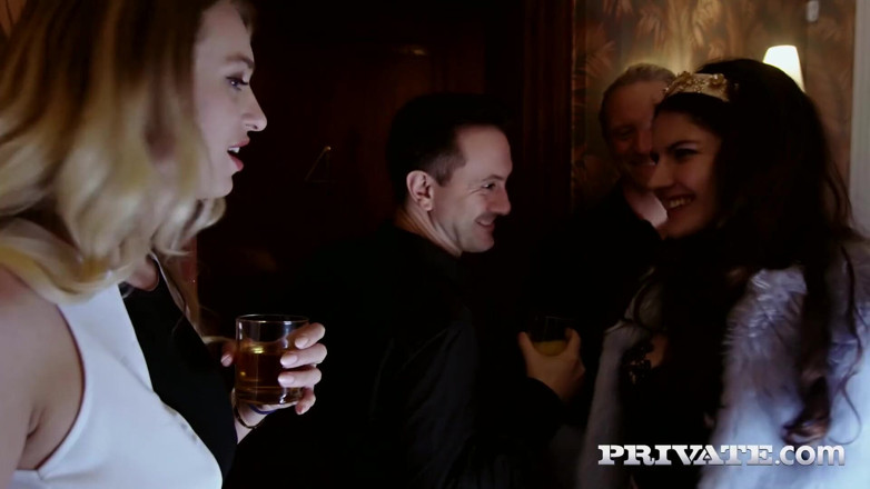 Private.com: L’Italienne Francesca Di Caprio dans un trio déjanté avec double...