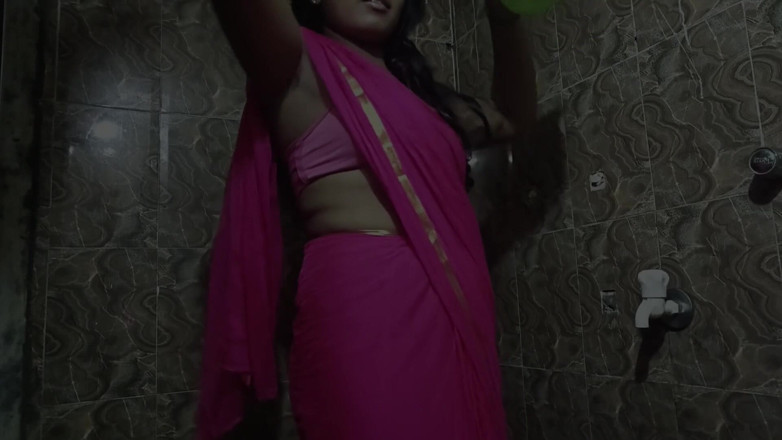 Mumbai Ashu: Ashu Batroom, vidéo de sexe