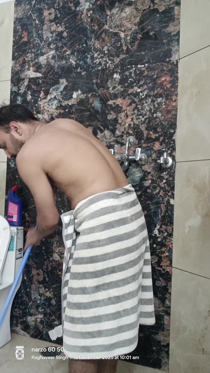 Rajasthani-old-lover: Ofițer de poliție indian la duș