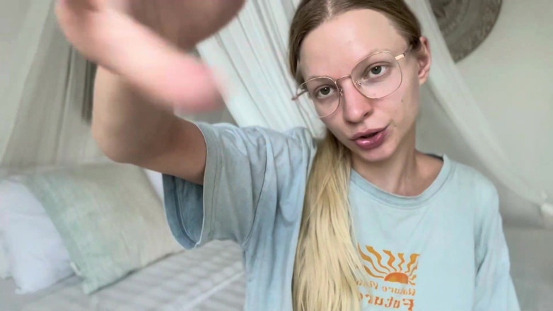 Goddess_Bella_Rae: Mama vitregă te consideră băiat bun - Asmr