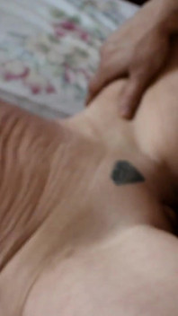 Un mari filme sa femme en train de baiser son meilleur ami !!
