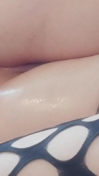 Joi muncrat bareng aku! Pantat bahenol istri nakal yang super sange ini dientot habis-habisan sampai lubangnya menganga lebar!