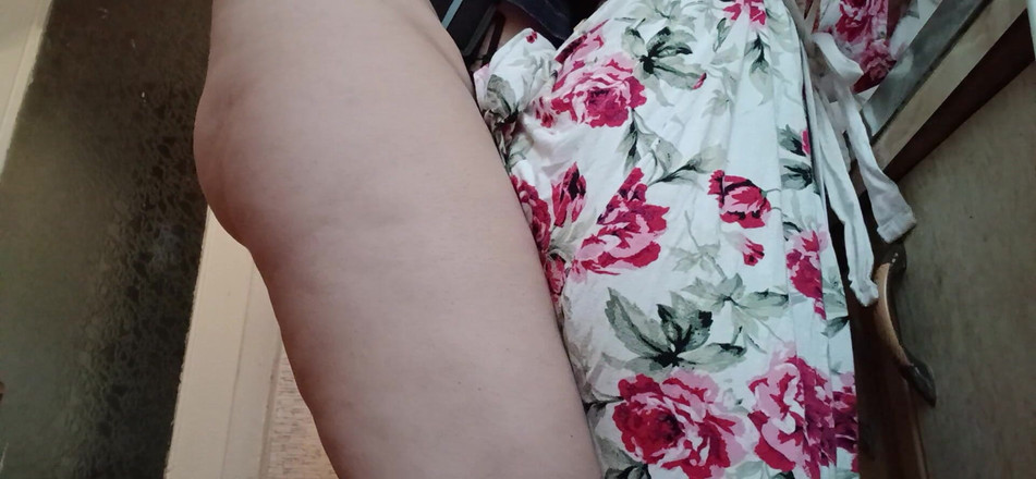 Lesbian-illusion: Puan mengongkek saya apabila suaminya di tempat kerja