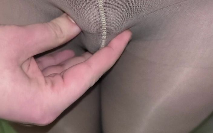 PantyhoseJuicyCummer: Tôi đã lấy quần tất khỏa thân gợi cảm từ một...