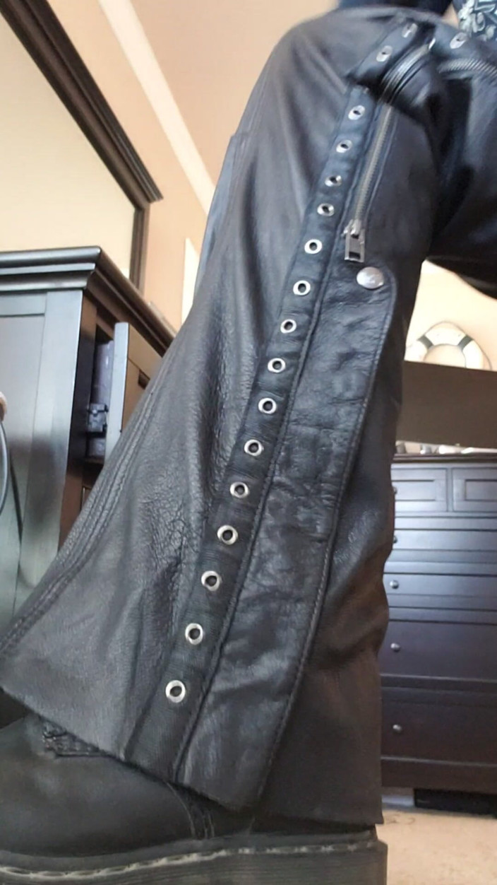 JessRyan: MILF Camgirl Jess Ryan Full Leathers Looking Hot