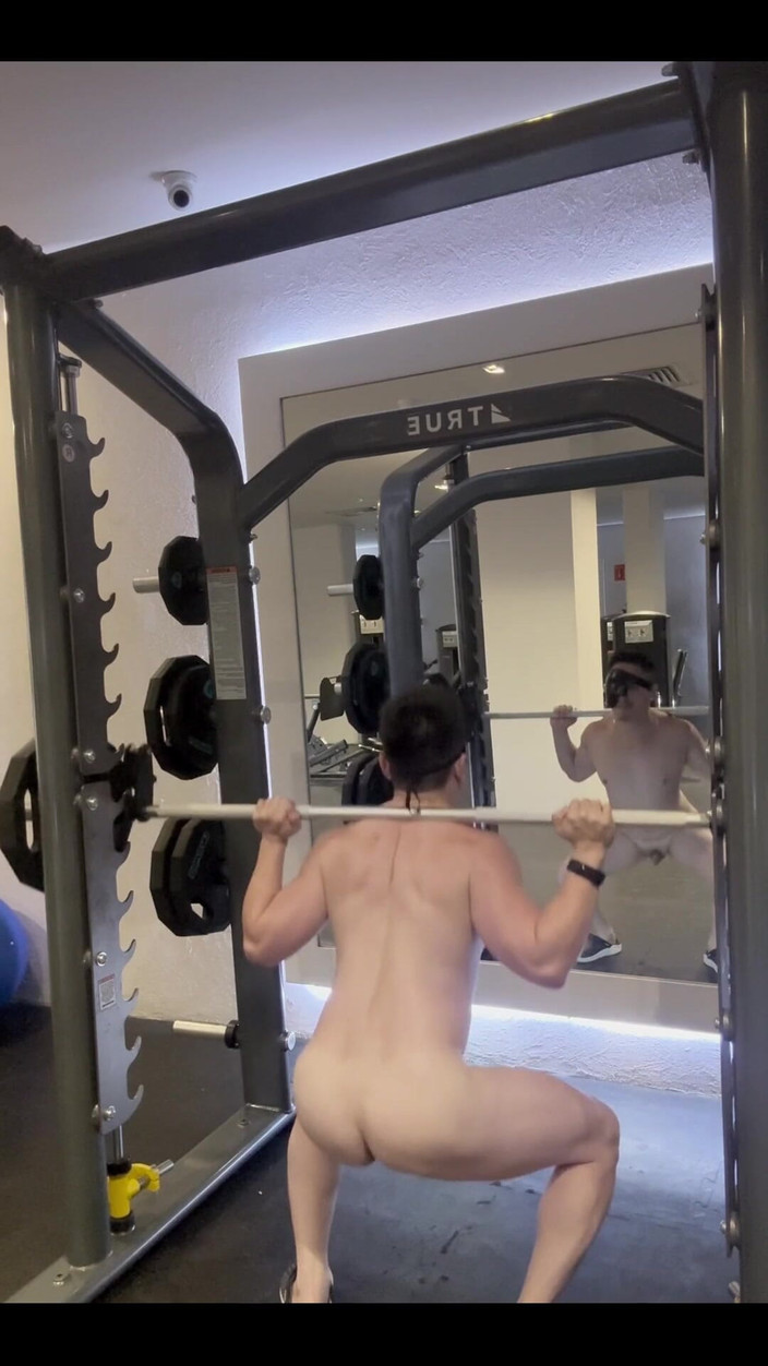 barenakedboy: Jongkok di gym