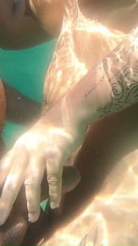 Kinky Couple - Curvy Big Ass Sardinia Beach