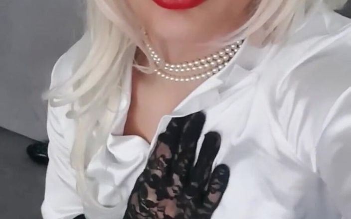 JessicaXD: Resepsiyonda bekleyebilirsin, eminim sorun olmaz...